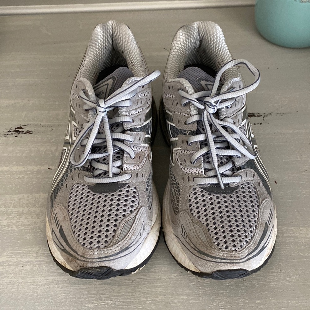 Size 6.5 Woman’s Gel Evolution 6